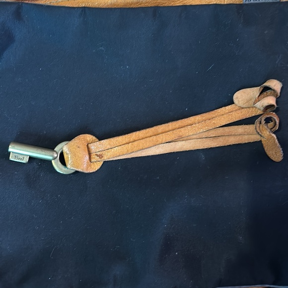 fossil Key Keychain w/ Brown Leather - Picture 2 of 4